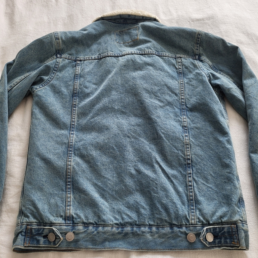 ZARA Light Denim Jacket with Cream Sherpa Lining - Picture 4 of 9